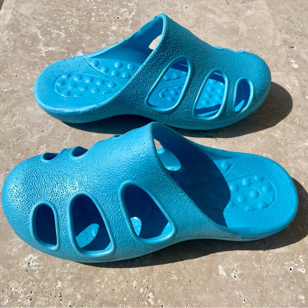 Unisex Women’s Blue Water Shoes SZ XL